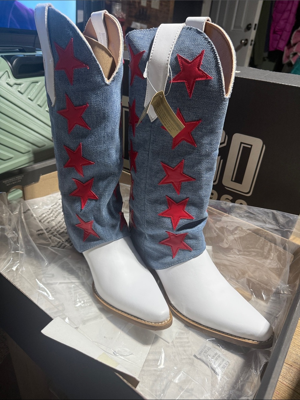 dingo White Foot Denim Shaft Heeled Boots with Red Stars - Picture 4 of 7